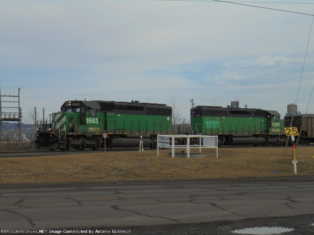 BNSF 1663 + 1689